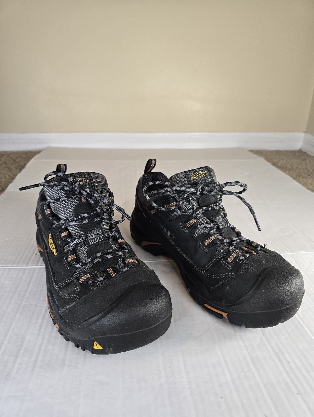 KEEN Utility Braddock Low Work Shoes Mens 7 EE Steel Toe Nubuck Leather